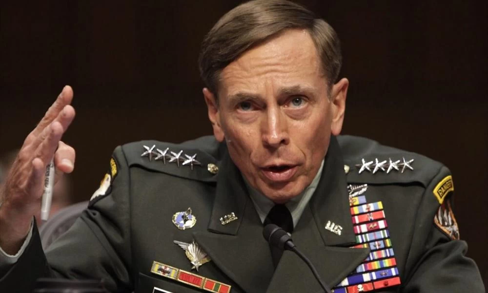 Πρώην διευθυντής της CIA Στρατηγός Πετρέους: "Η Ρωσία δεν μπορεί να πάρει μεγάλες Ουκρανικές πόλεις εκτός αν τις ισοπεδώσει πλήρως"